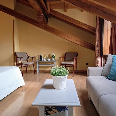 ריינוסה Hotel San Roque מראה חיצוני תמונה