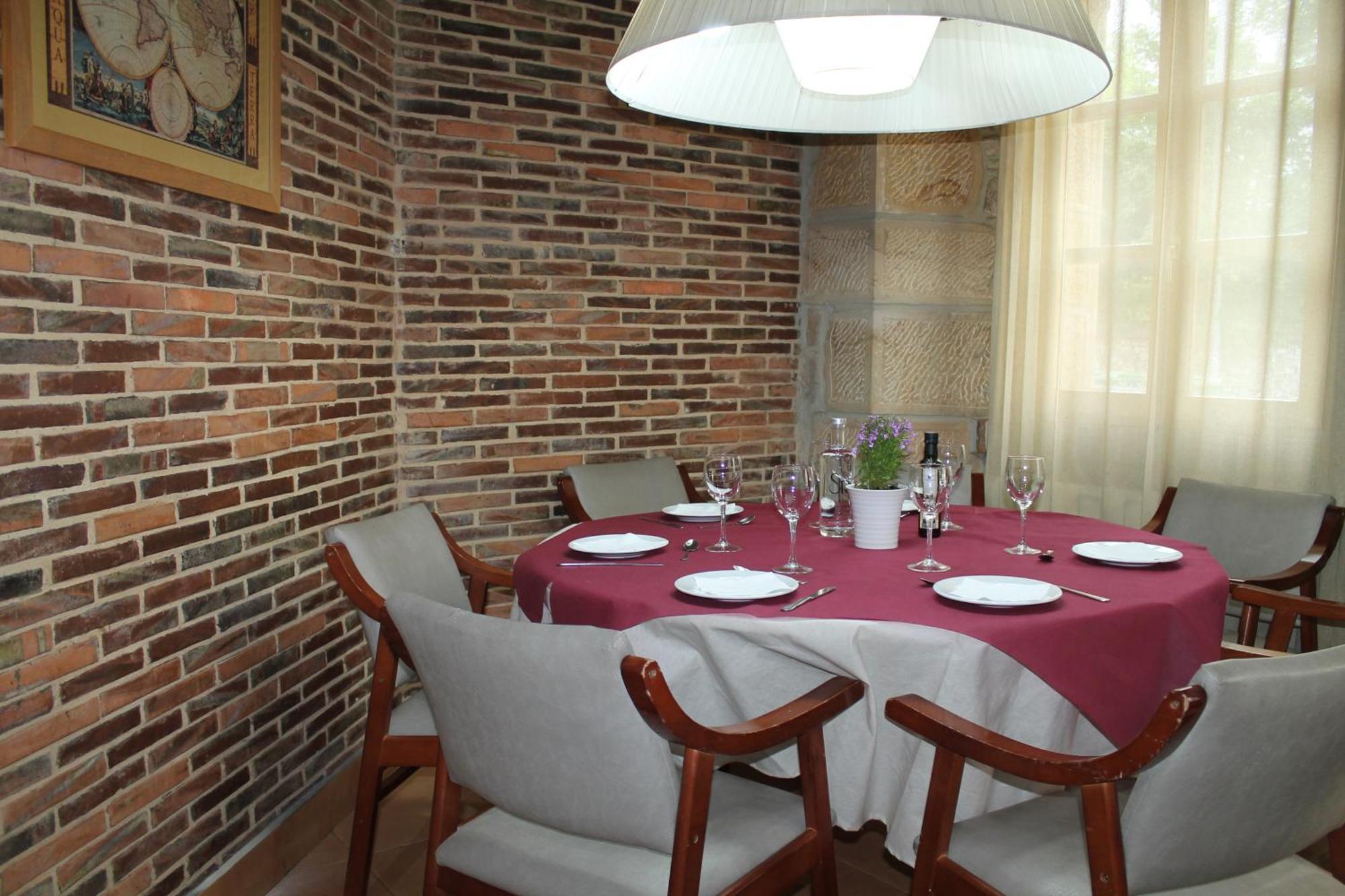 ריינוסה Hotel San Roque מראה חיצוני תמונה