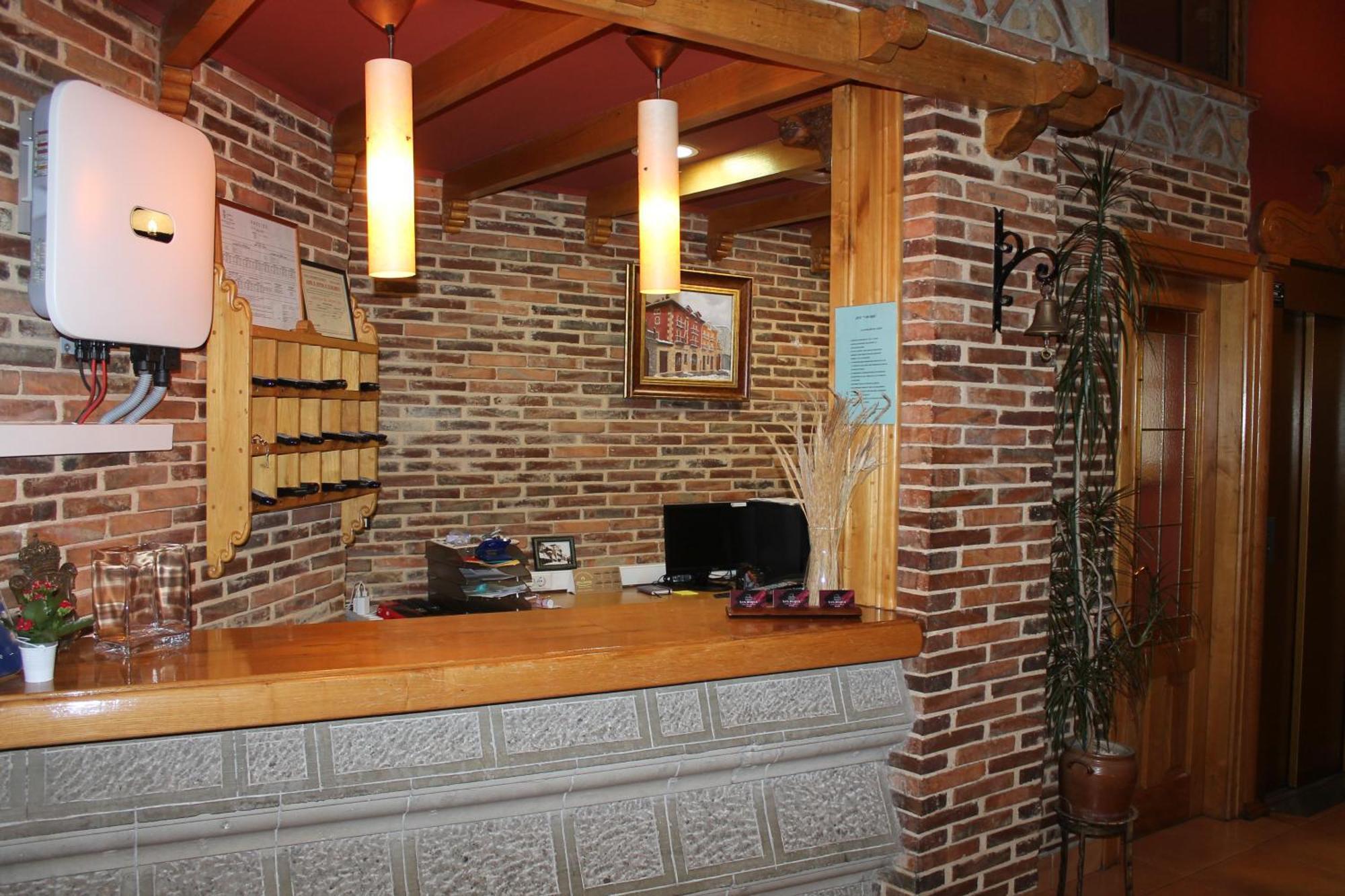 ריינוסה Hotel San Roque מראה חיצוני תמונה