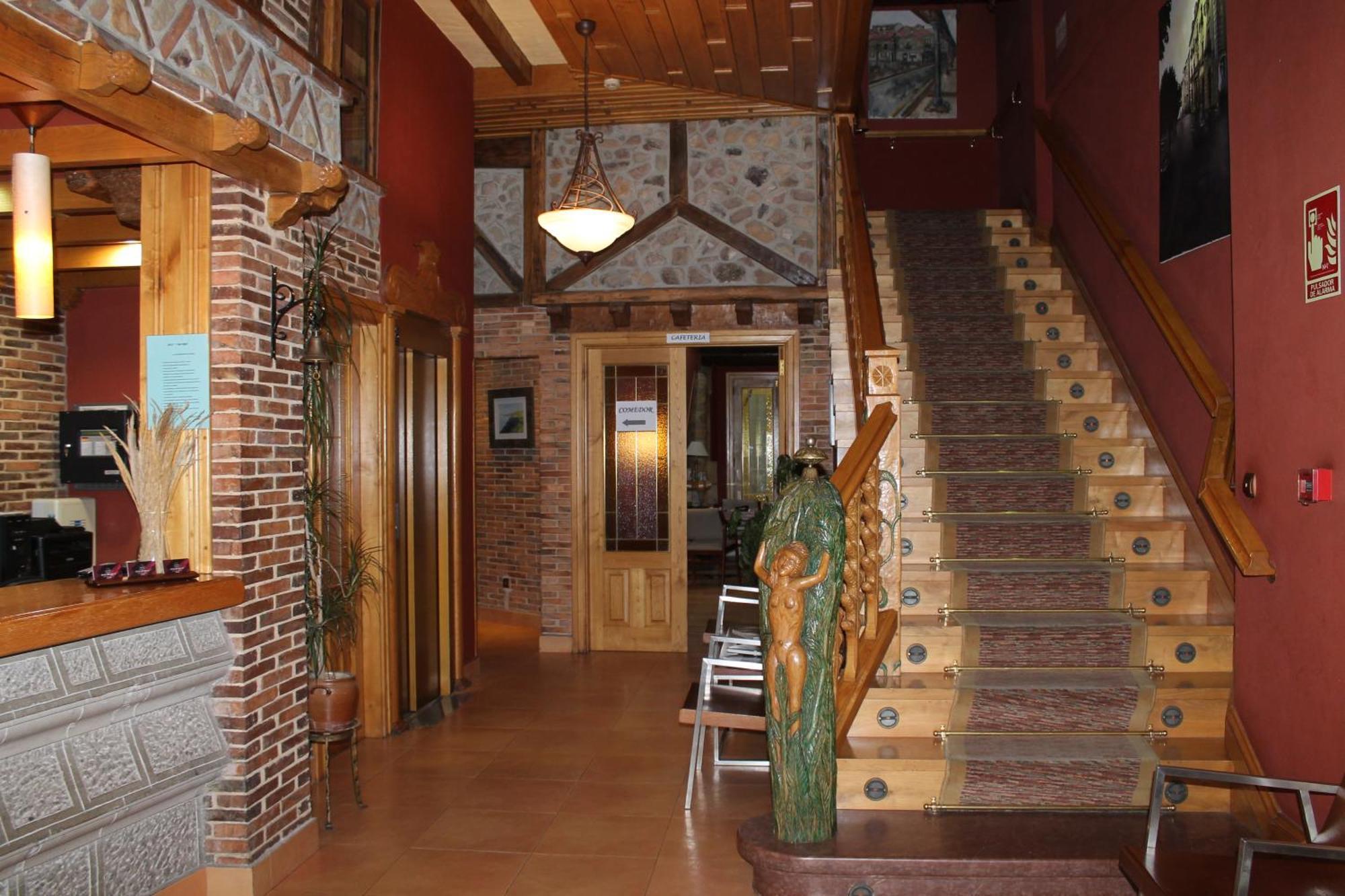 ריינוסה Hotel San Roque מראה חיצוני תמונה