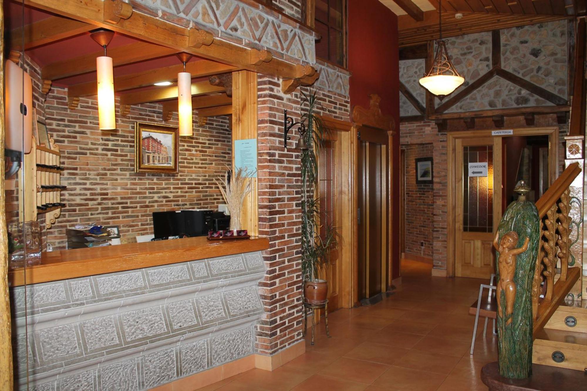 ריינוסה Hotel San Roque מראה חיצוני תמונה