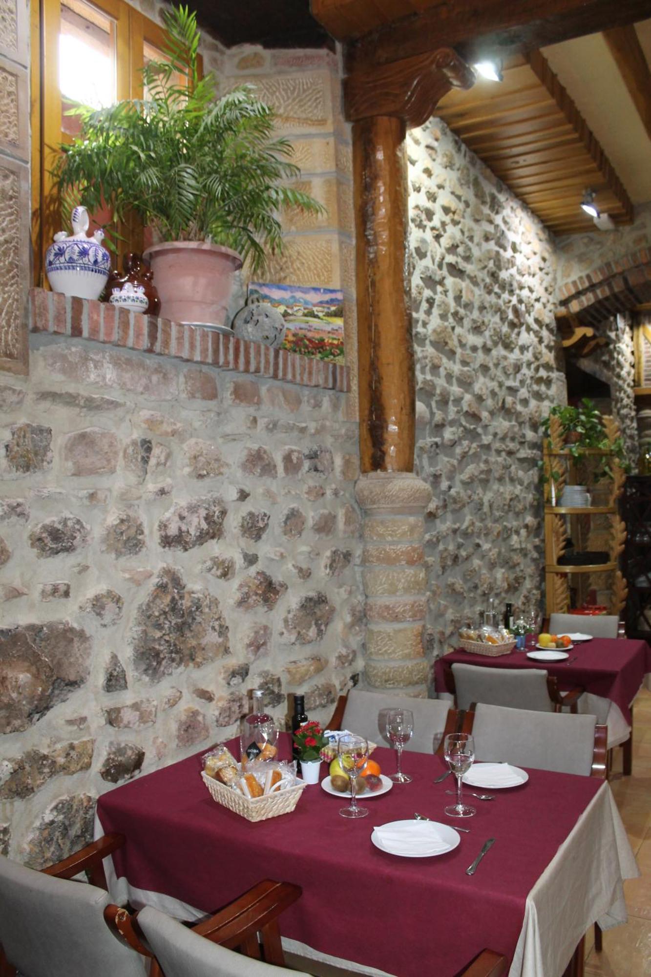 ריינוסה Hotel San Roque מראה חיצוני תמונה