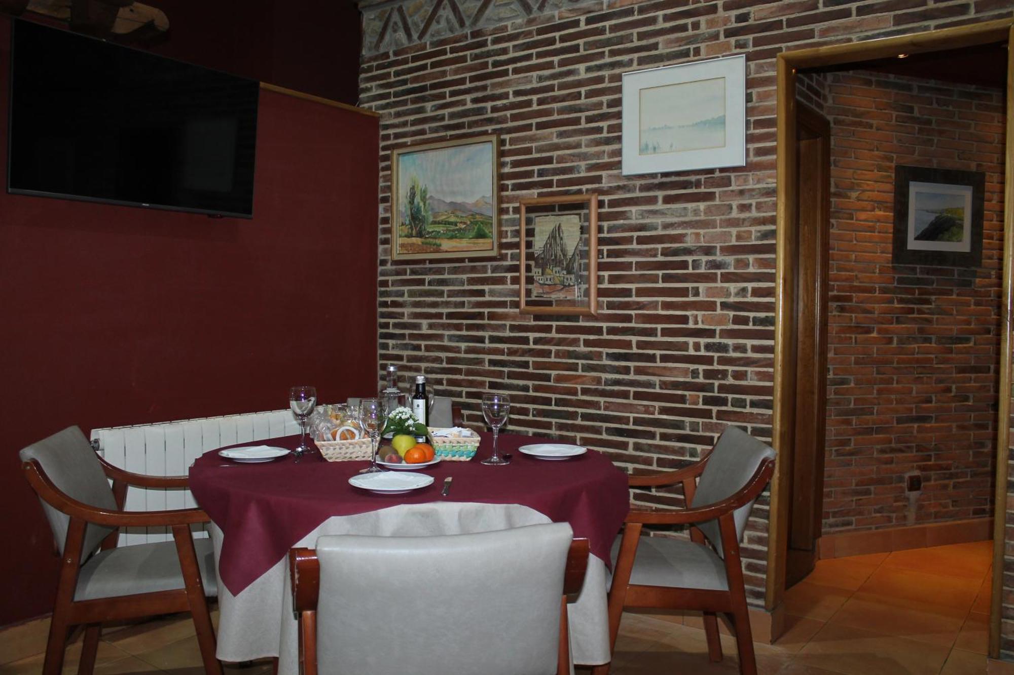 ריינוסה Hotel San Roque מראה חיצוני תמונה