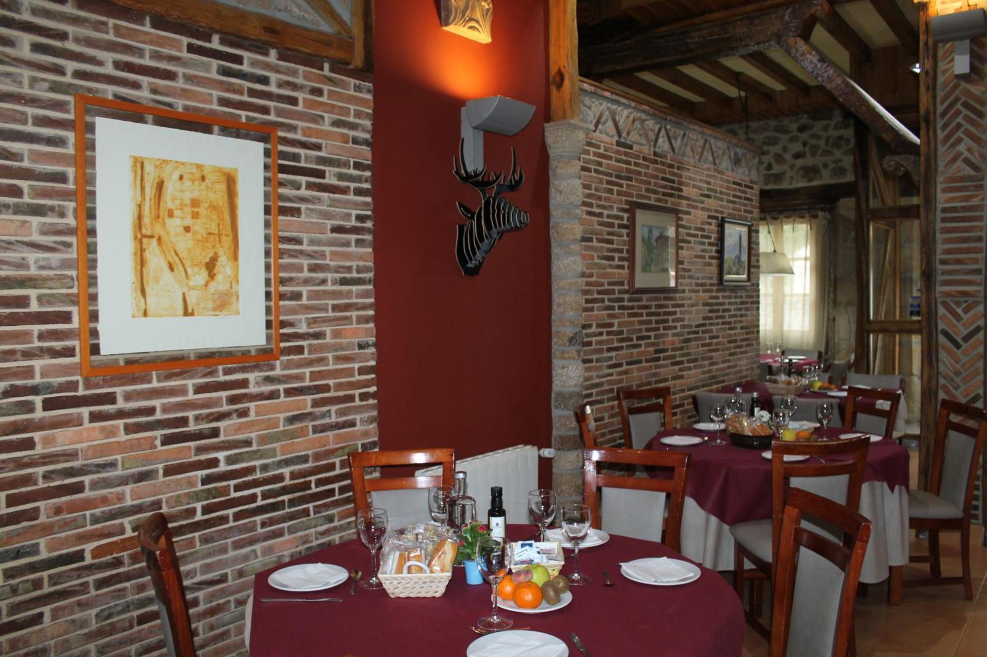 ריינוסה Hotel San Roque מראה חיצוני תמונה
