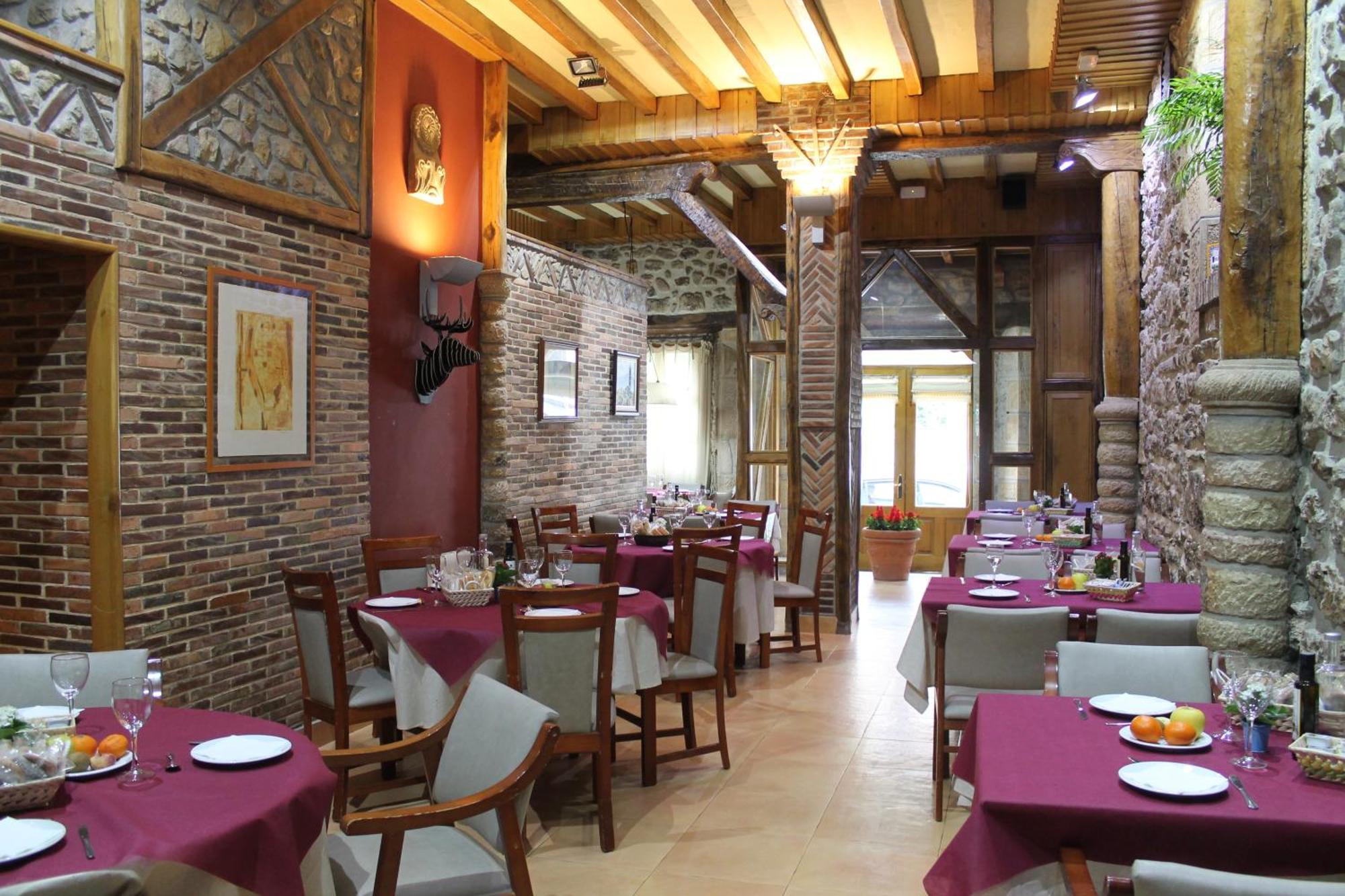 ריינוסה Hotel San Roque מראה חיצוני תמונה