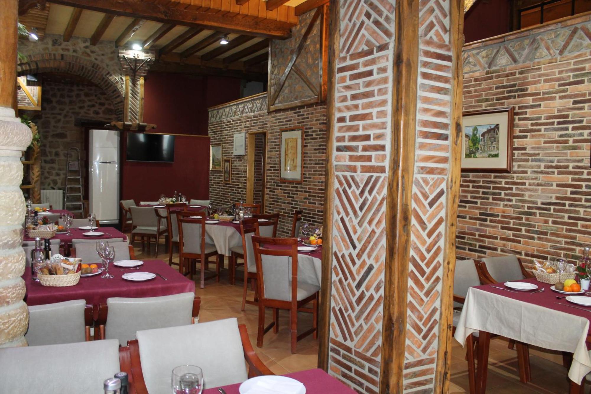ריינוסה Hotel San Roque מראה חיצוני תמונה