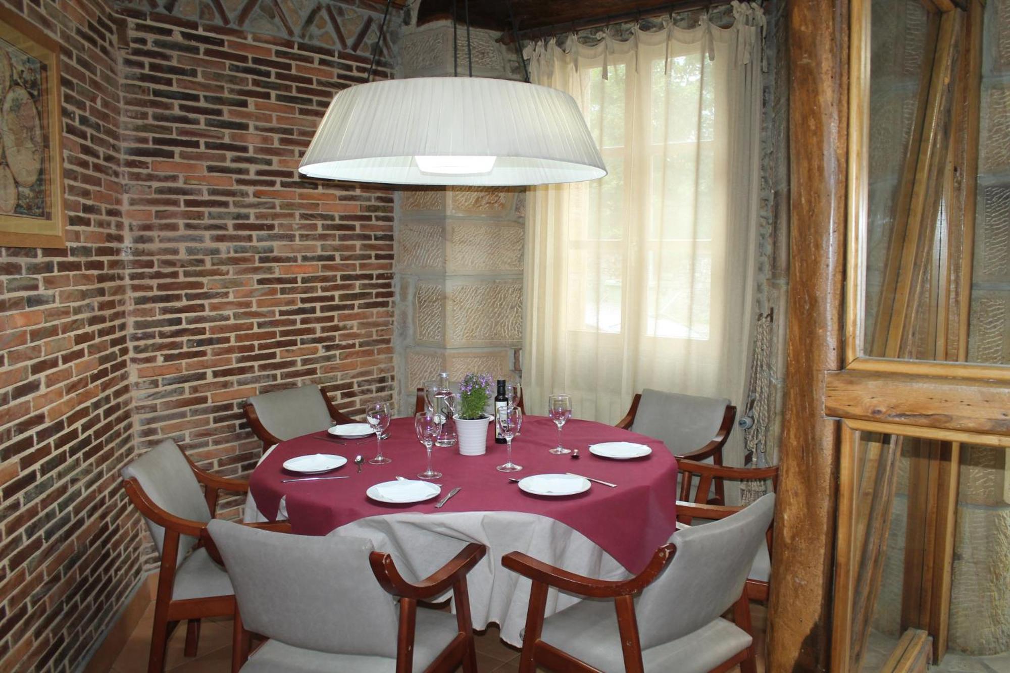 ריינוסה Hotel San Roque מראה חיצוני תמונה