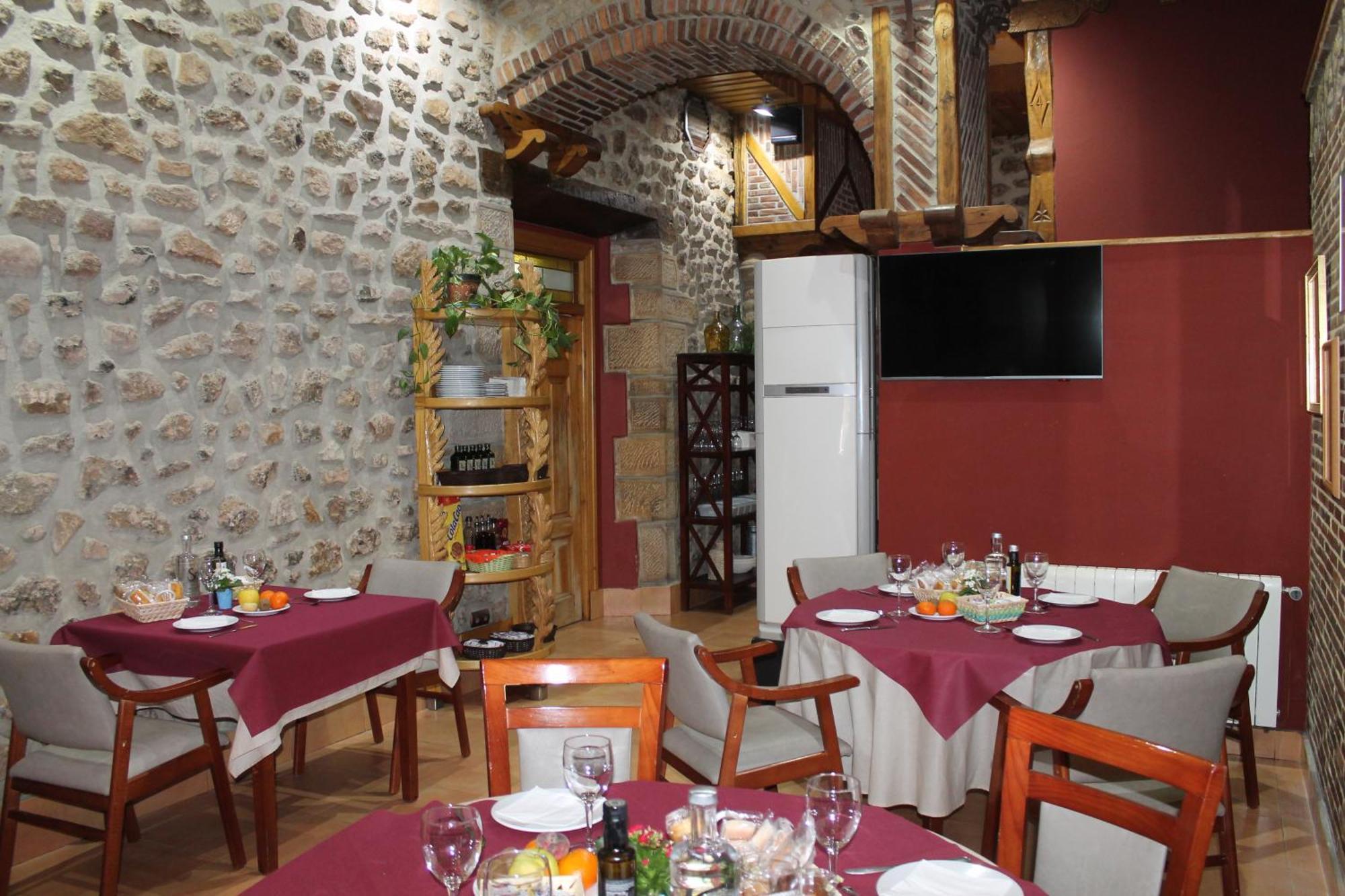 ריינוסה Hotel San Roque מראה חיצוני תמונה