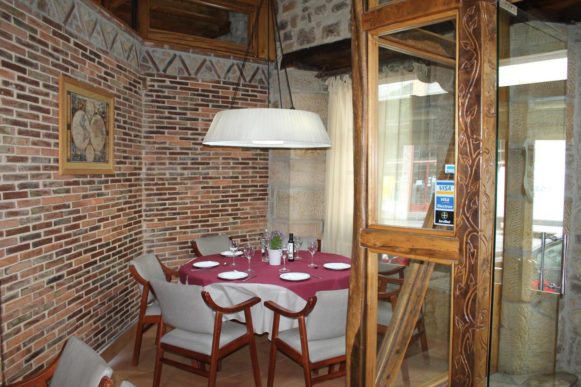 ריינוסה Hotel San Roque מראה חיצוני תמונה