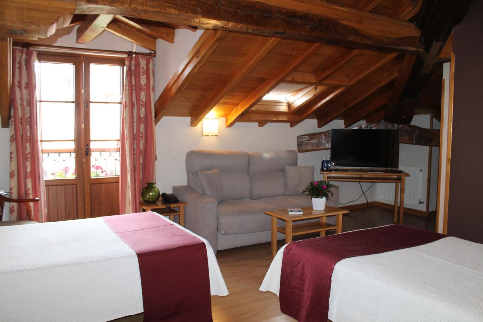 ריינוסה Hotel San Roque מראה חיצוני תמונה