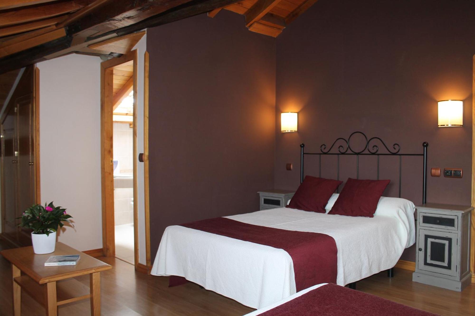 ריינוסה Hotel San Roque מראה חיצוני תמונה