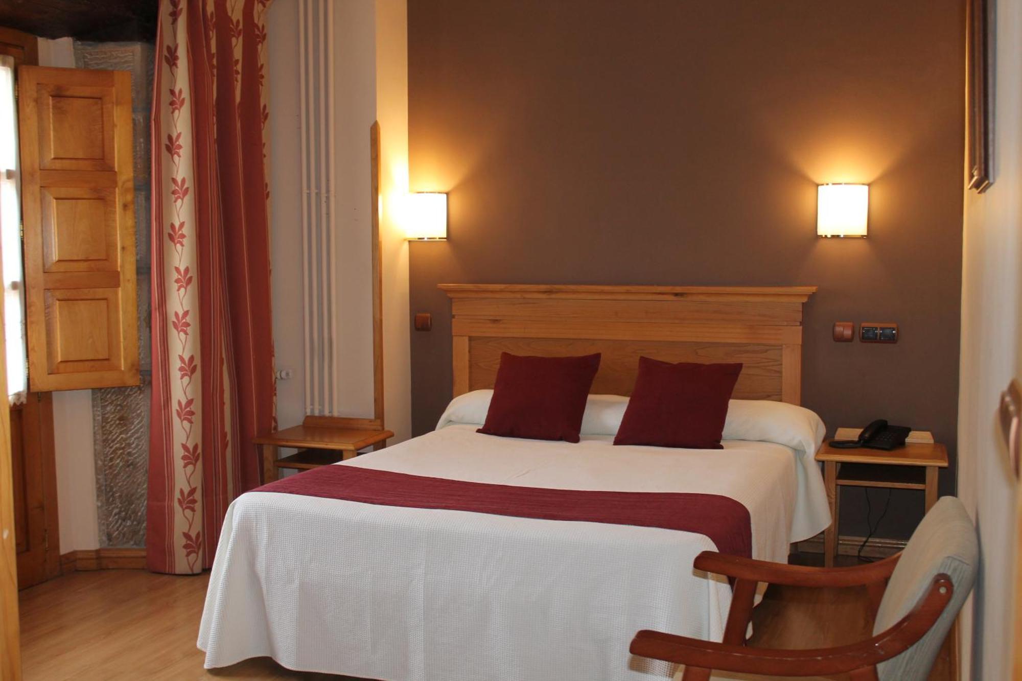 ריינוסה Hotel San Roque מראה חיצוני תמונה