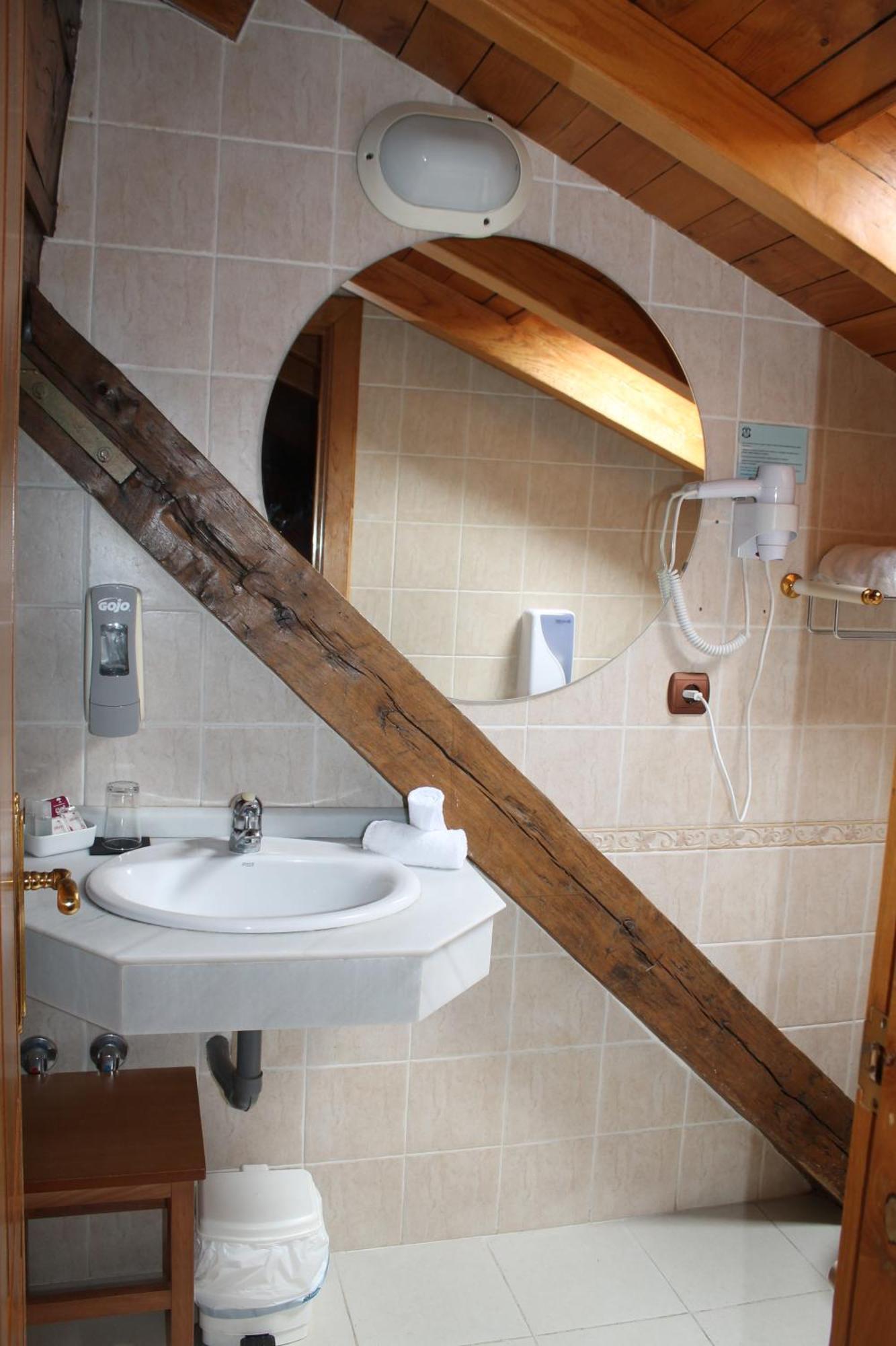 ריינוסה Hotel San Roque מראה חיצוני תמונה