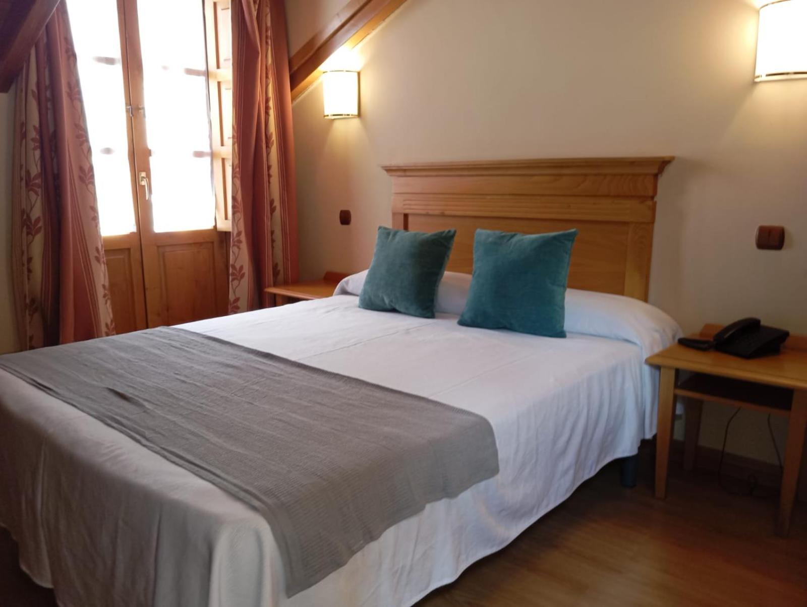 ריינוסה Hotel San Roque מראה חיצוני תמונה