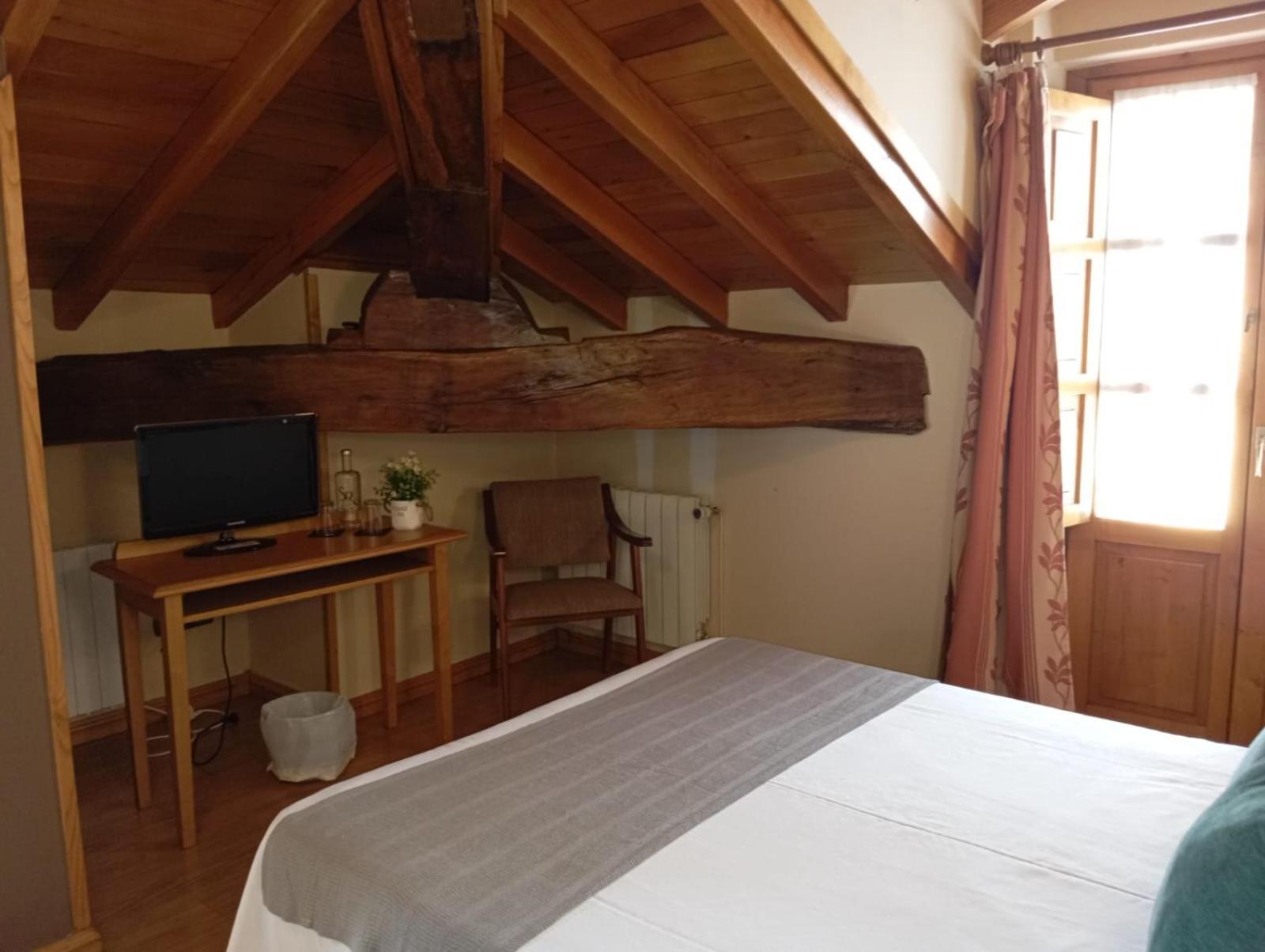ריינוסה Hotel San Roque מראה חיצוני תמונה