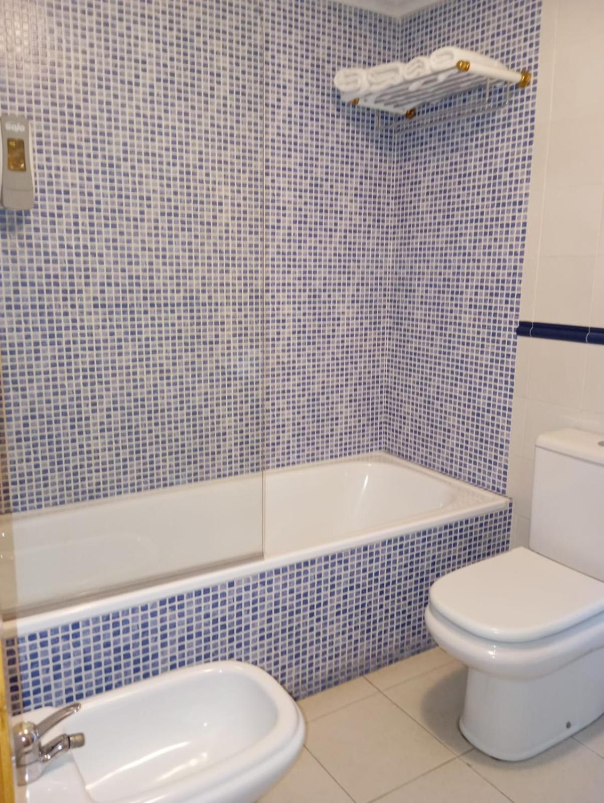 ריינוסה Hotel San Roque מראה חיצוני תמונה