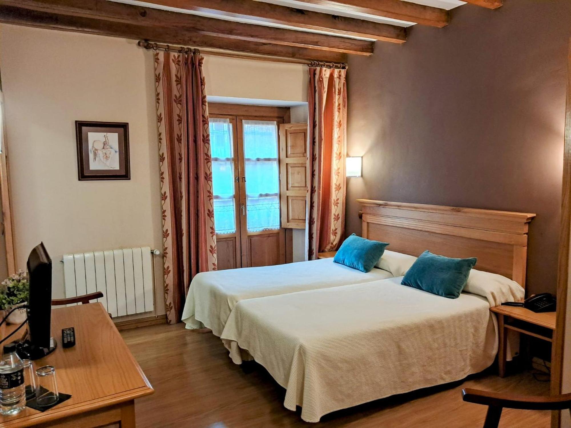 ריינוסה Hotel San Roque מראה חיצוני תמונה