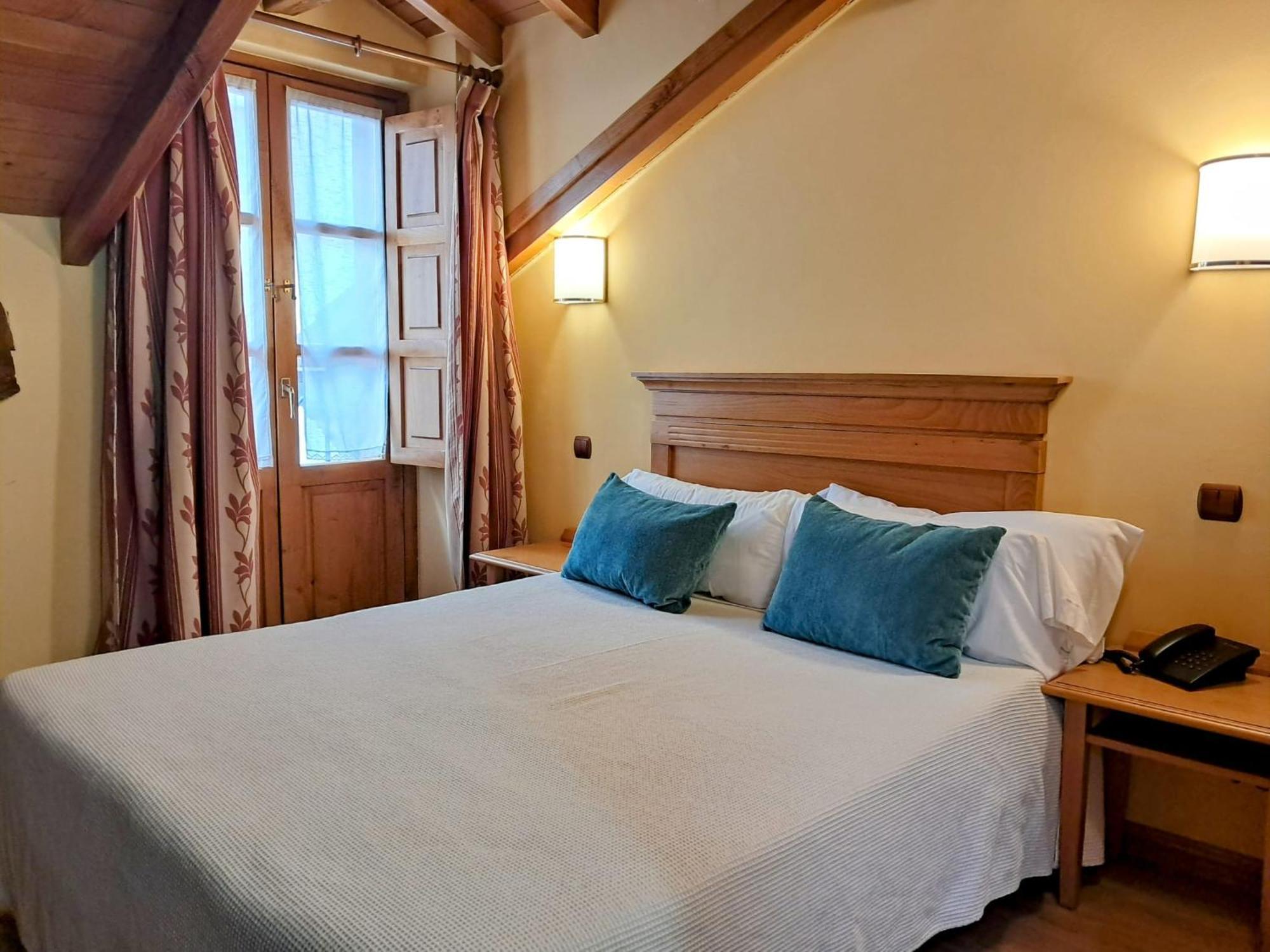 ריינוסה Hotel San Roque מראה חיצוני תמונה
