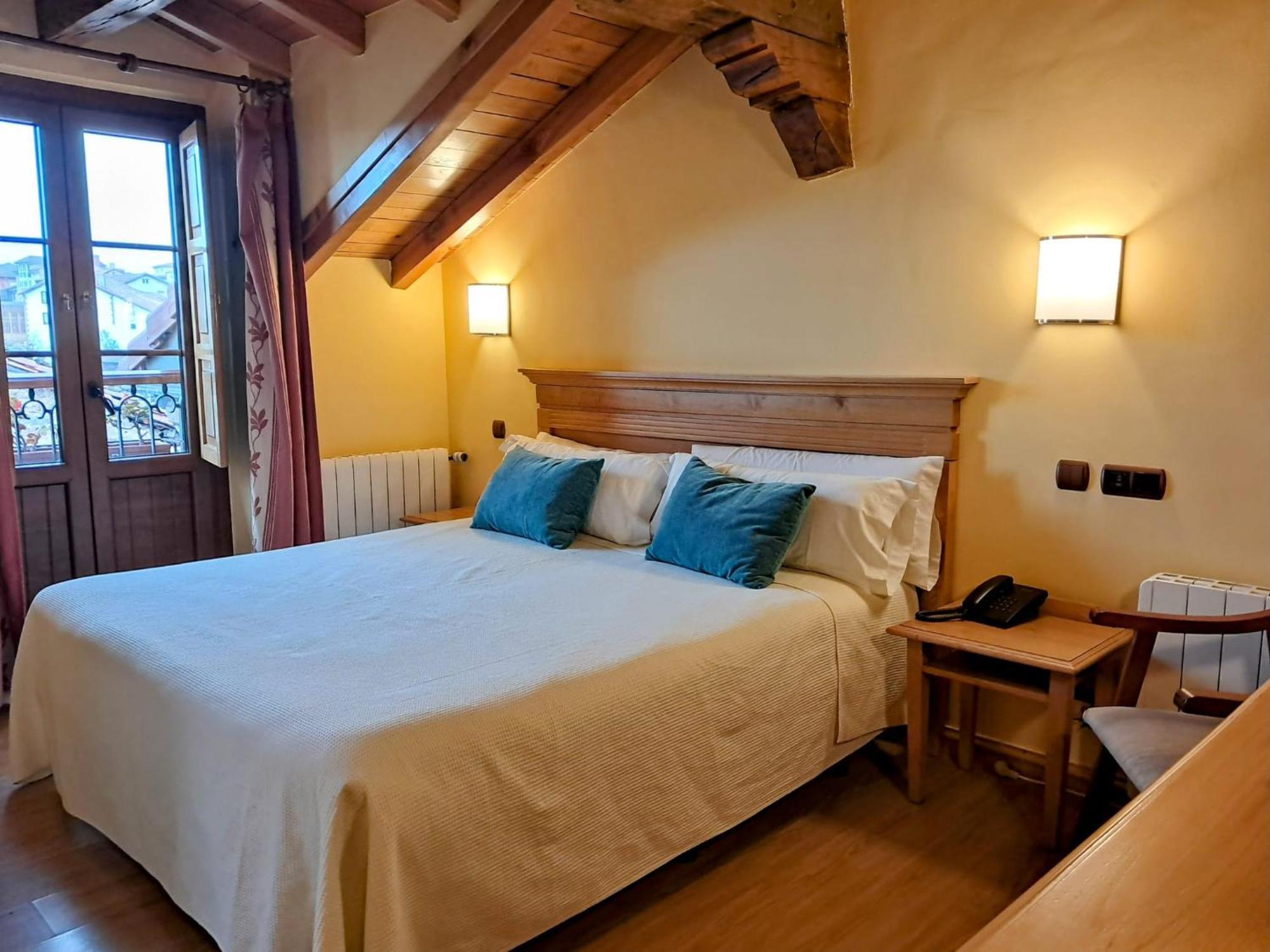 ריינוסה Hotel San Roque מראה חיצוני תמונה