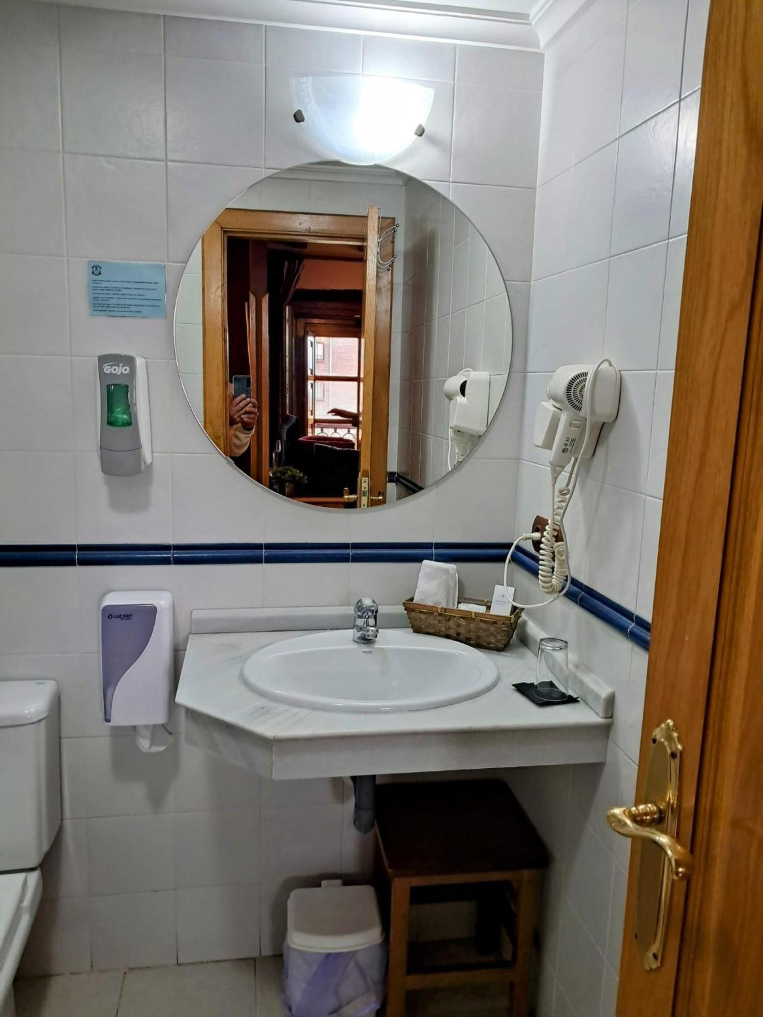 ריינוסה Hotel San Roque מראה חיצוני תמונה
