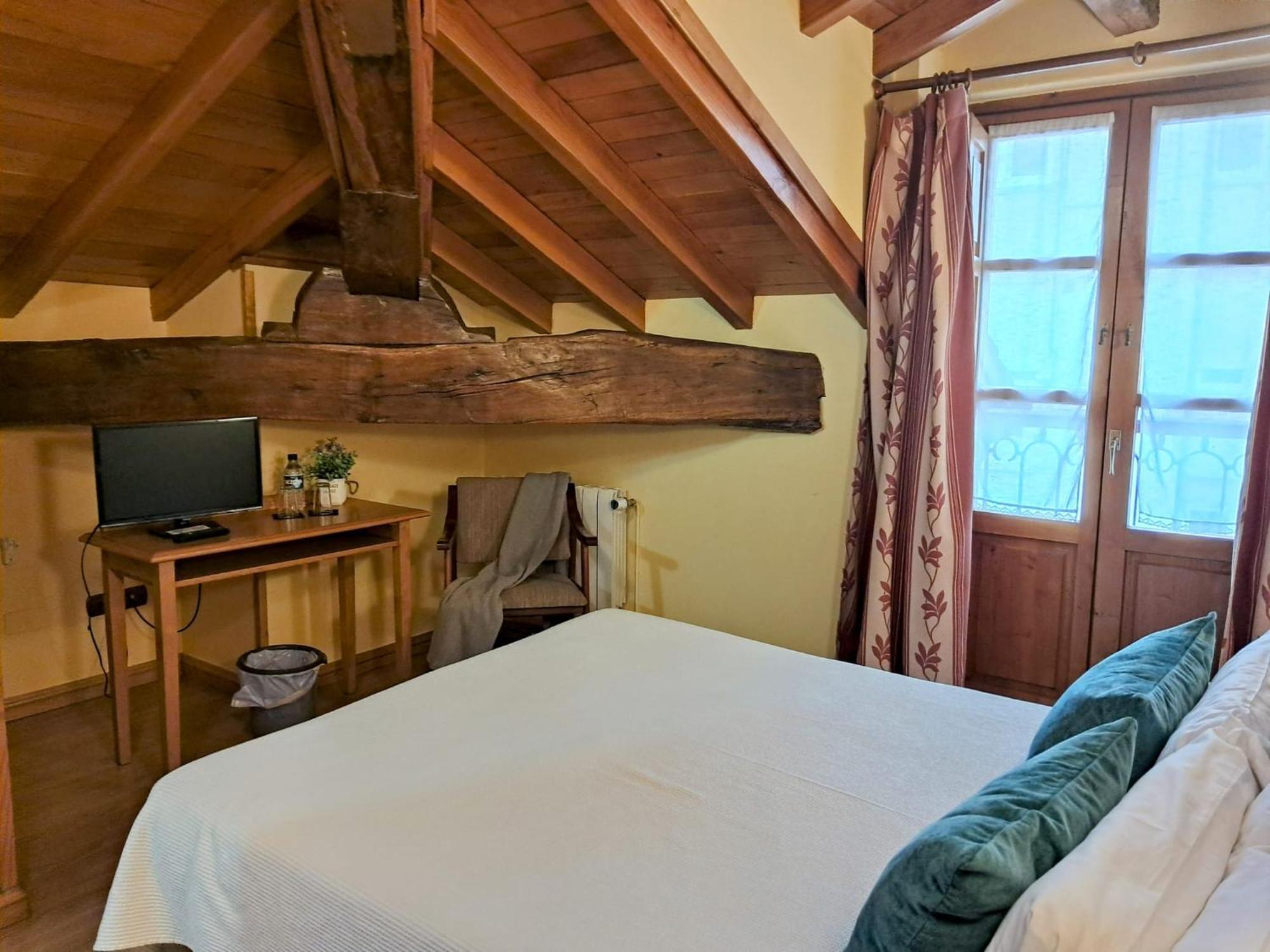 ריינוסה Hotel San Roque מראה חיצוני תמונה