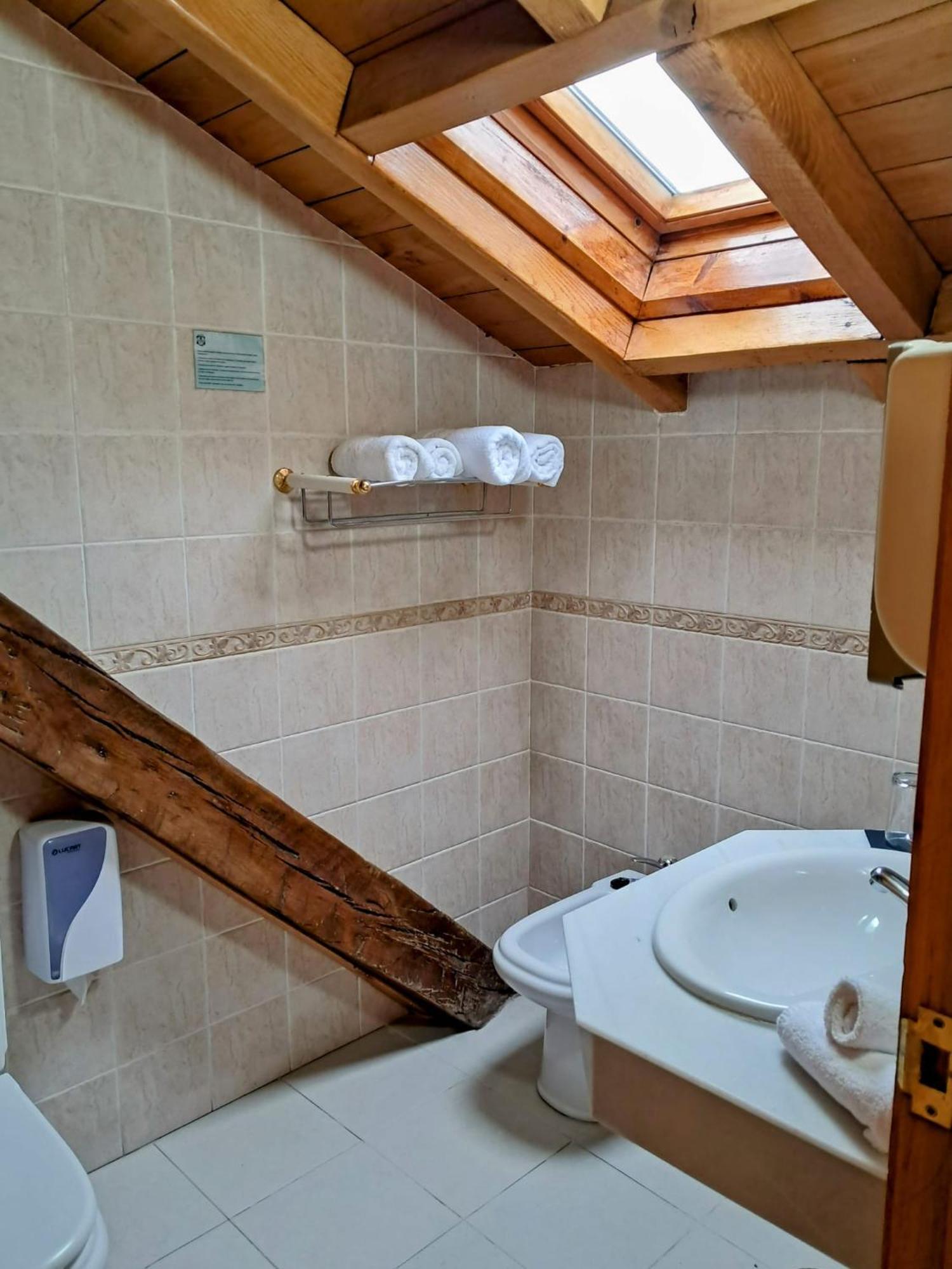 ריינוסה Hotel San Roque מראה חיצוני תמונה