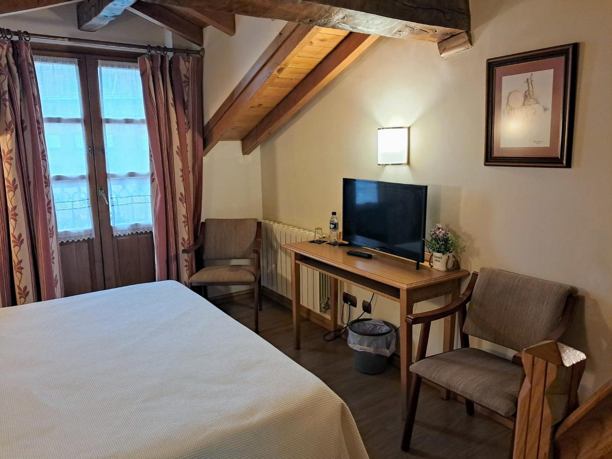 ריינוסה Hotel San Roque מראה חיצוני תמונה