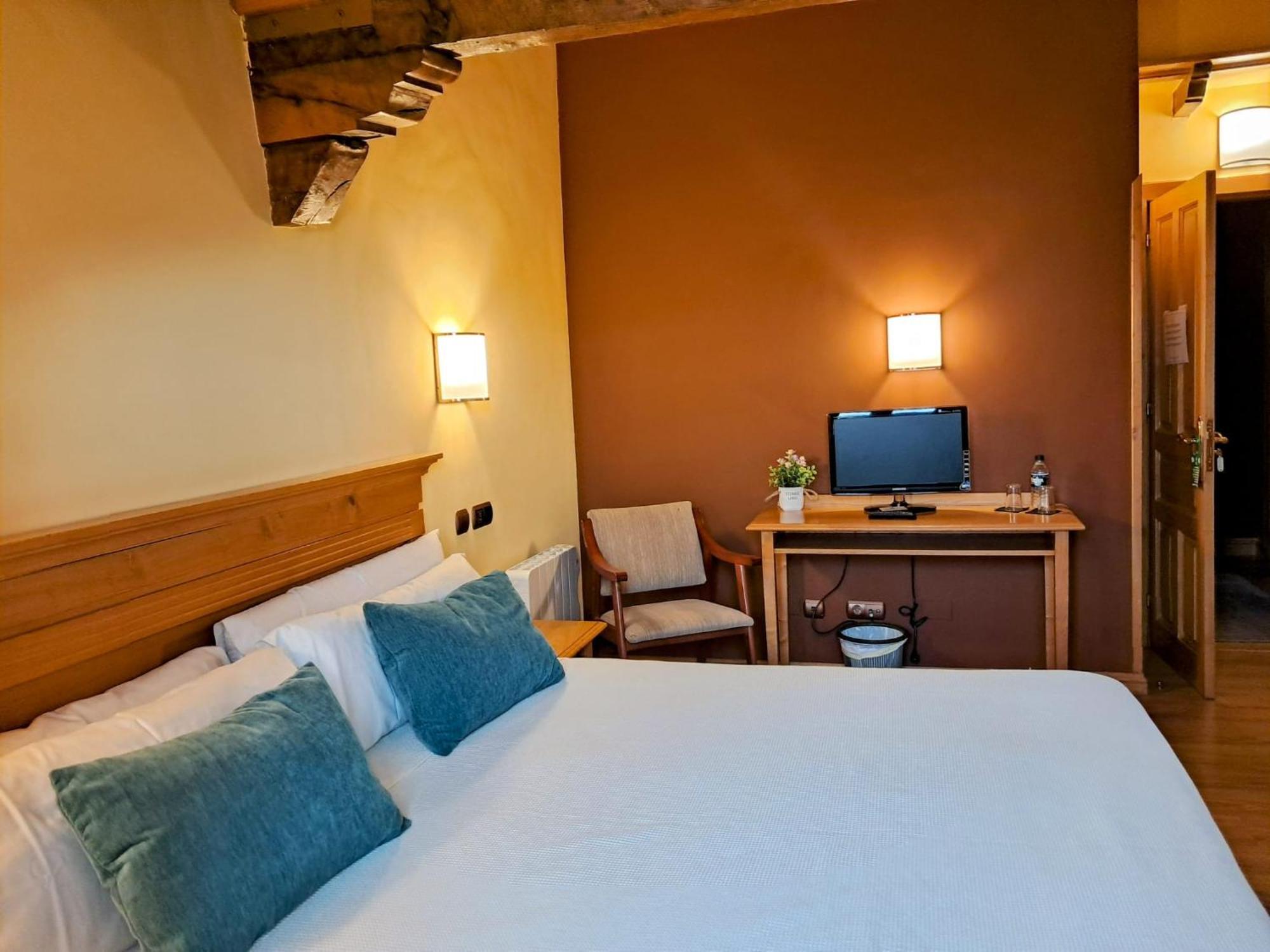 ריינוסה Hotel San Roque מראה חיצוני תמונה