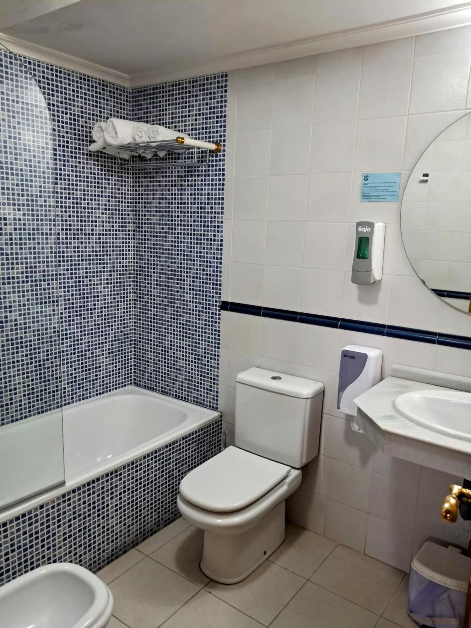 ריינוסה Hotel San Roque מראה חיצוני תמונה