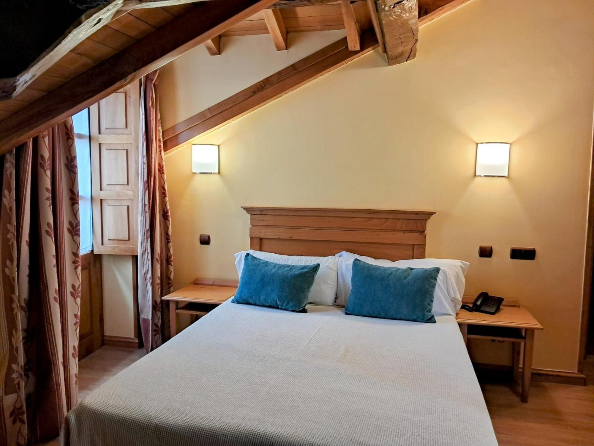 ריינוסה Hotel San Roque מראה חיצוני תמונה