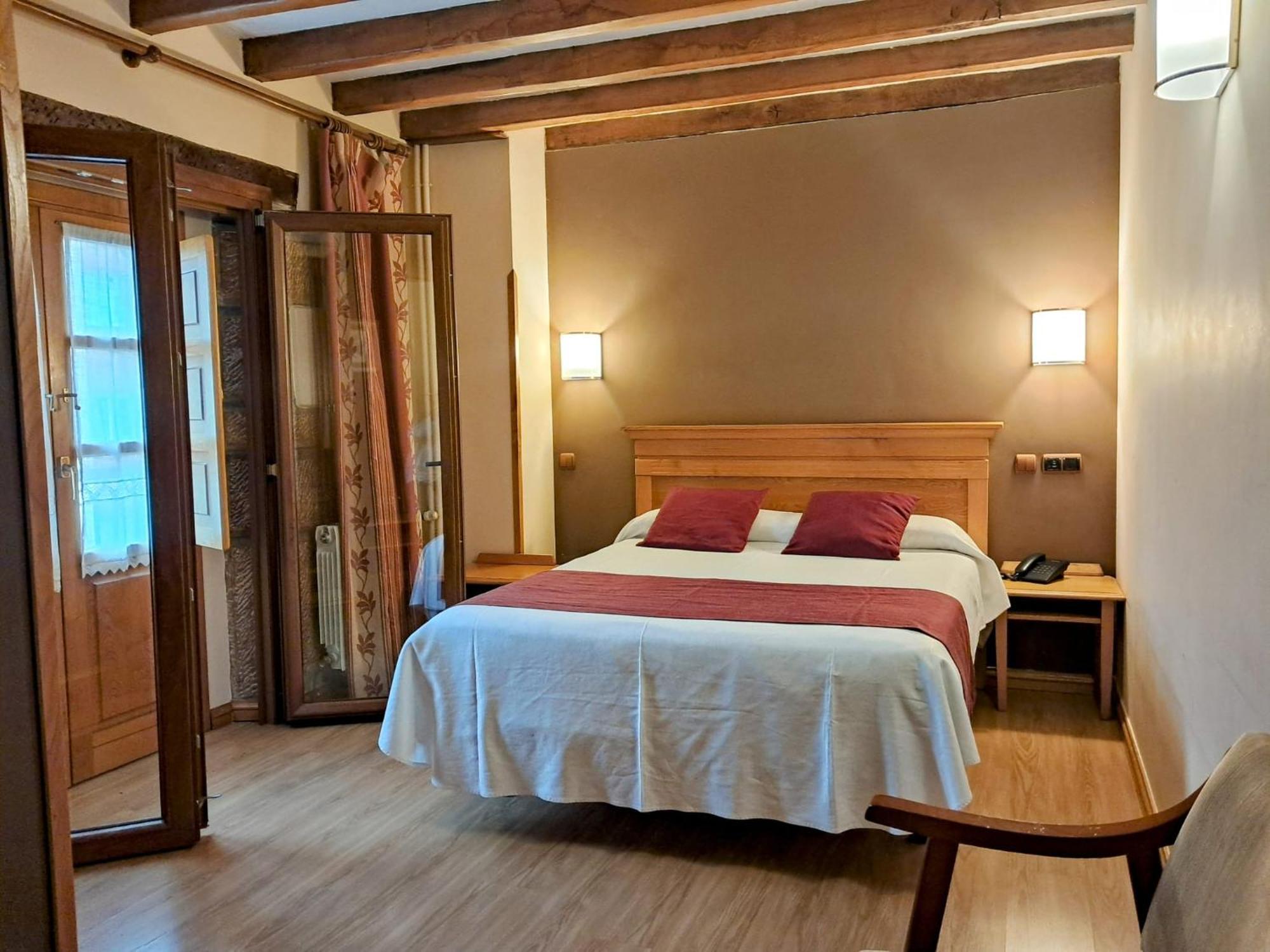 ריינוסה Hotel San Roque מראה חיצוני תמונה