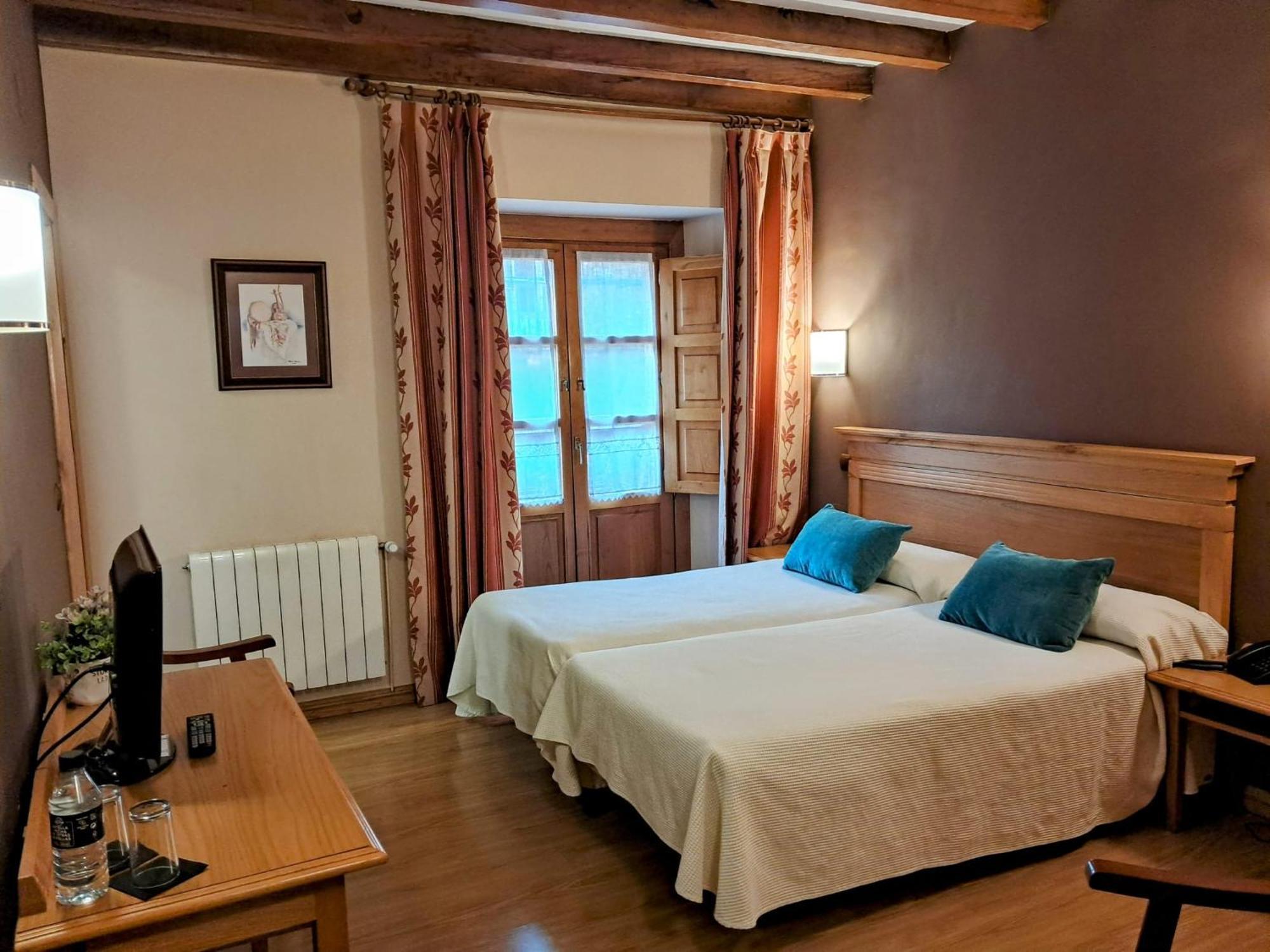 ריינוסה Hotel San Roque מראה חיצוני תמונה