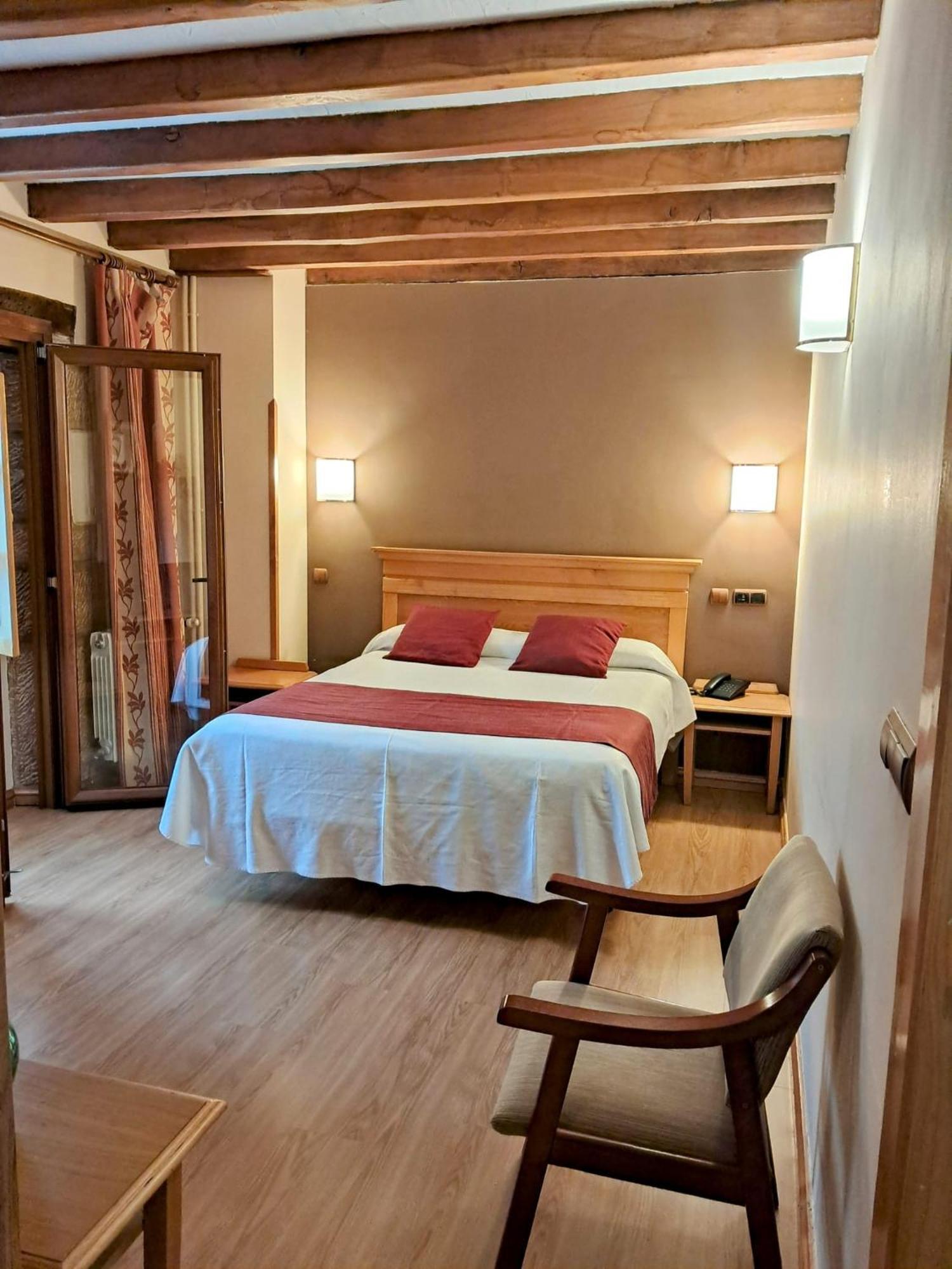 ריינוסה Hotel San Roque מראה חיצוני תמונה