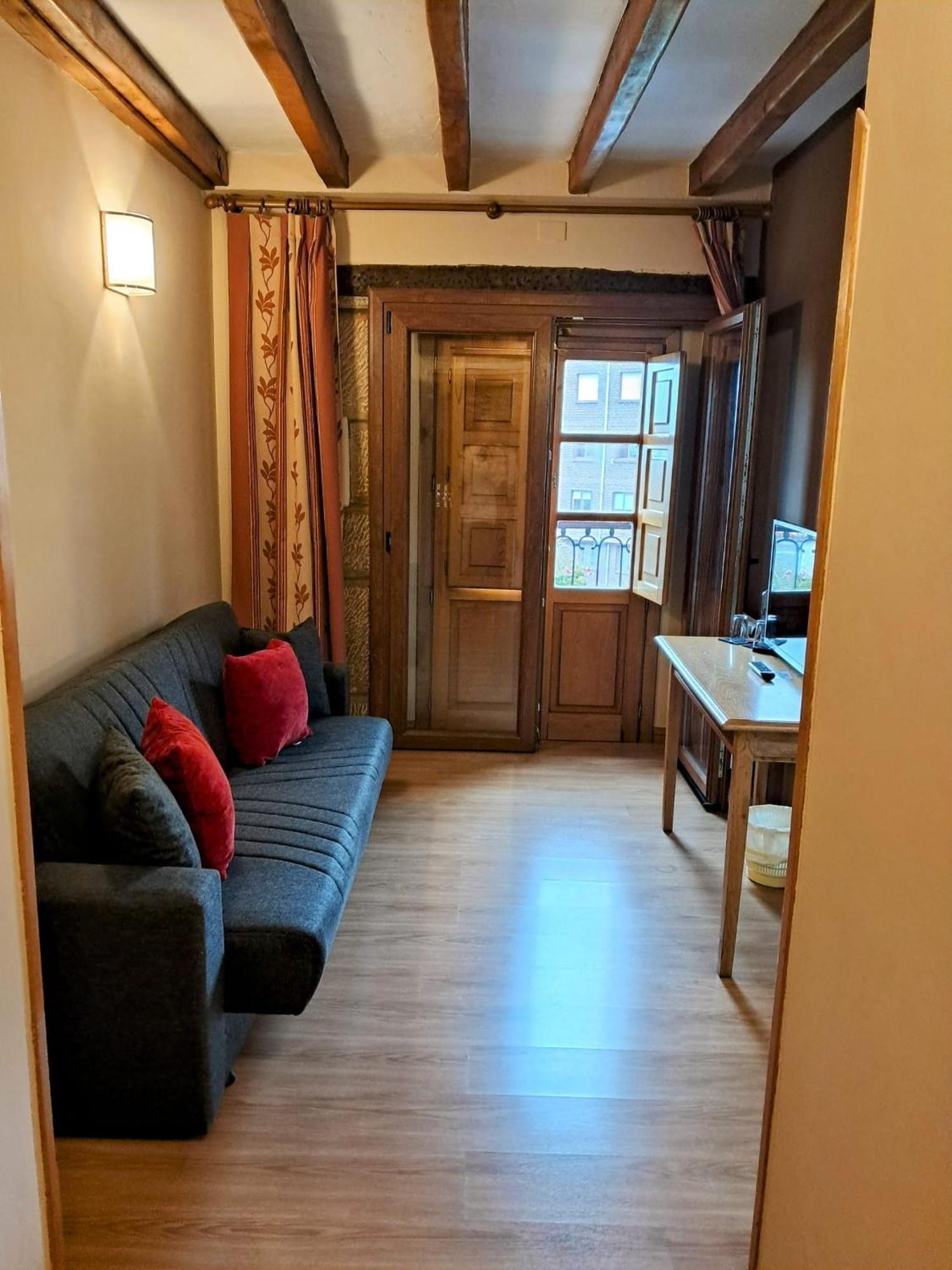 ריינוסה Hotel San Roque מראה חיצוני תמונה