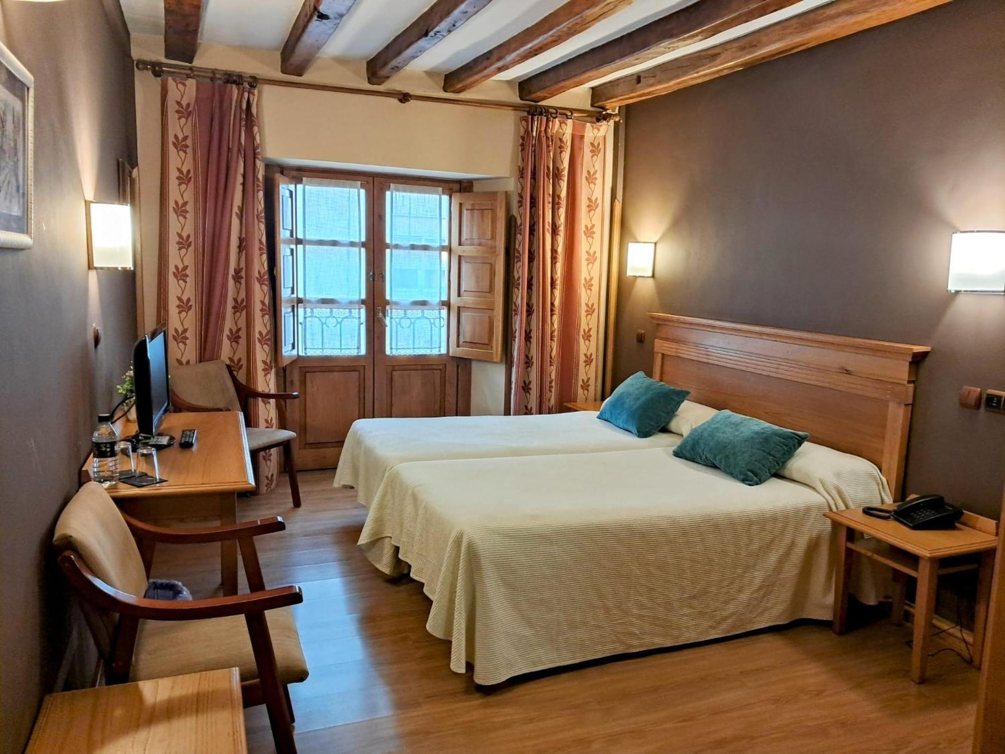 ריינוסה Hotel San Roque מראה חיצוני תמונה