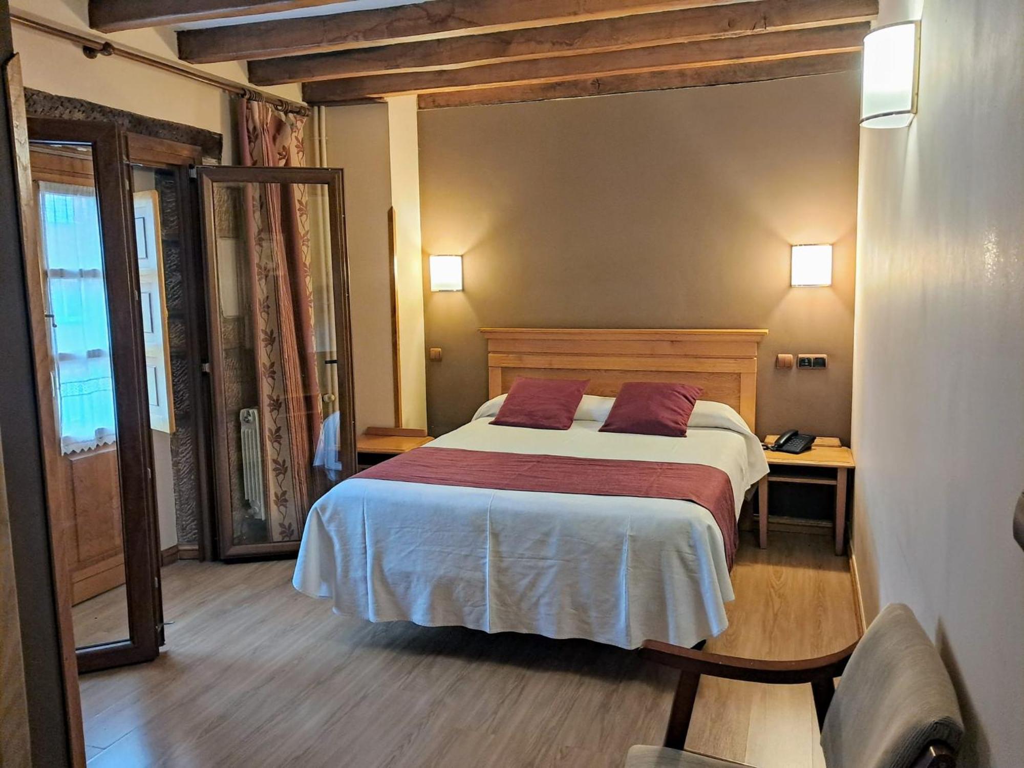 ריינוסה Hotel San Roque מראה חיצוני תמונה