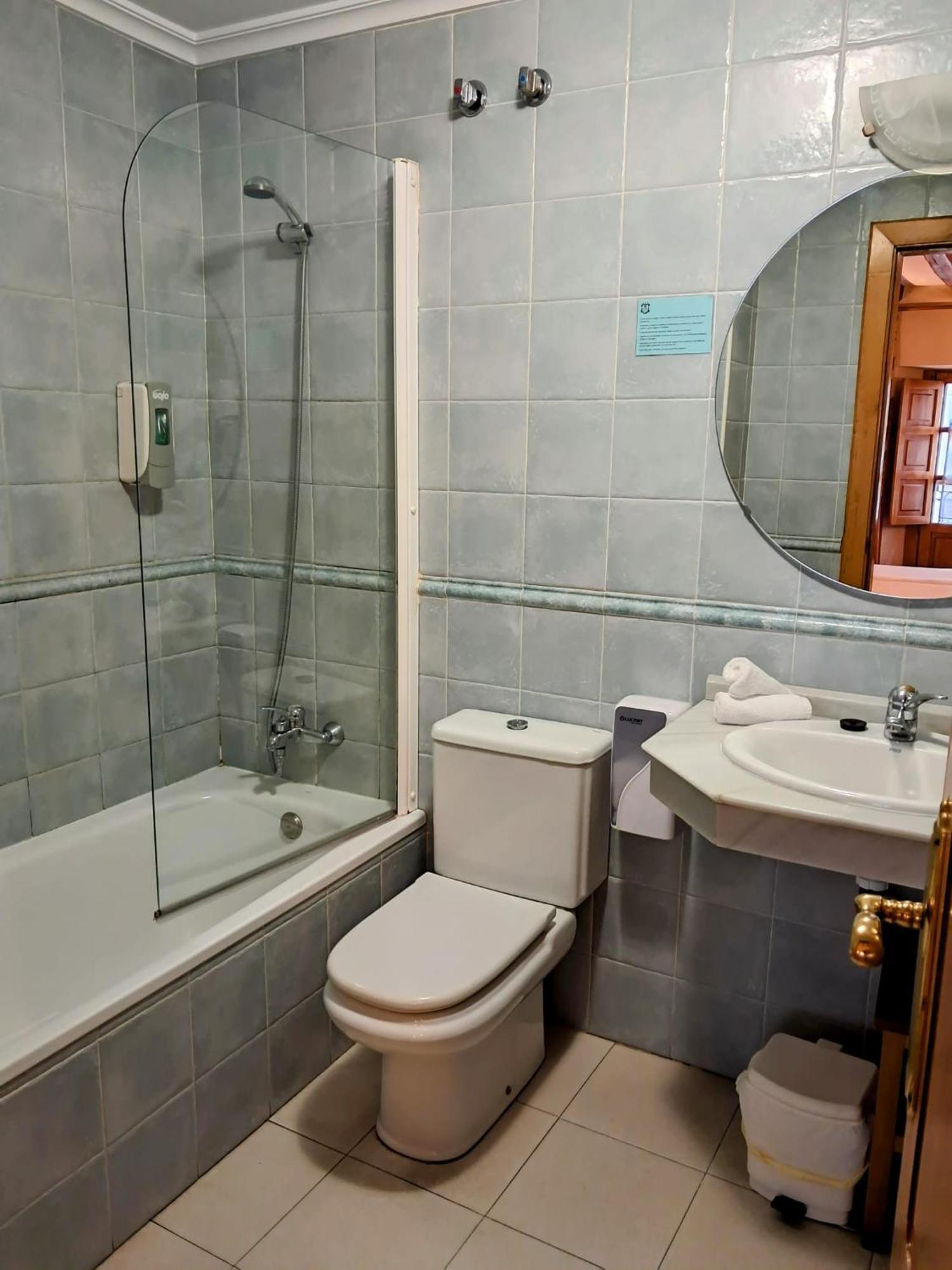 ריינוסה Hotel San Roque מראה חיצוני תמונה