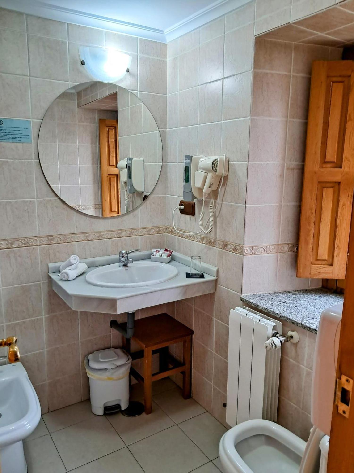 ריינוסה Hotel San Roque מראה חיצוני תמונה