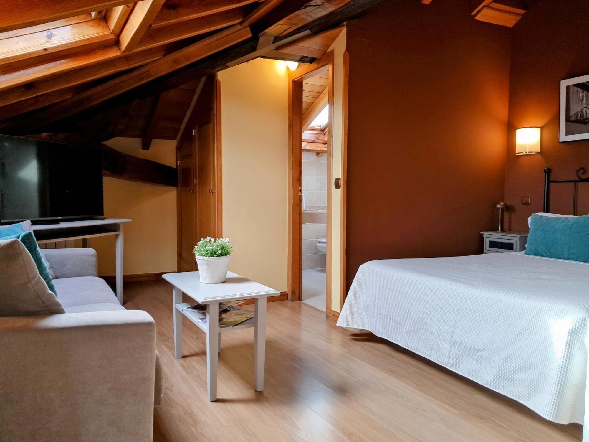 ריינוסה Hotel San Roque מראה חיצוני תמונה