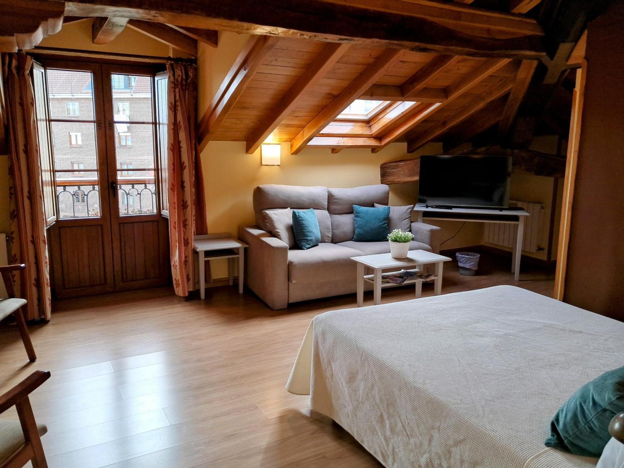 ריינוסה Hotel San Roque מראה חיצוני תמונה
