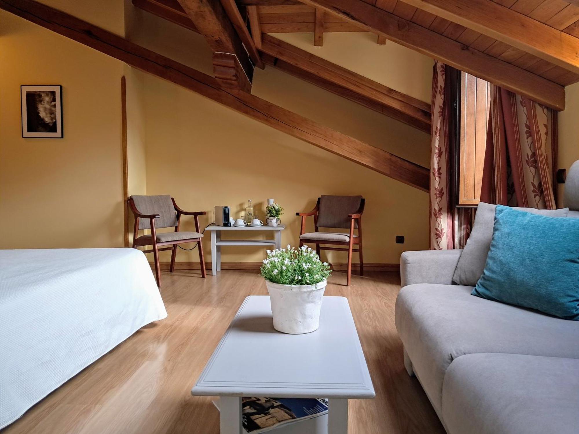 ריינוסה Hotel San Roque מראה חיצוני תמונה